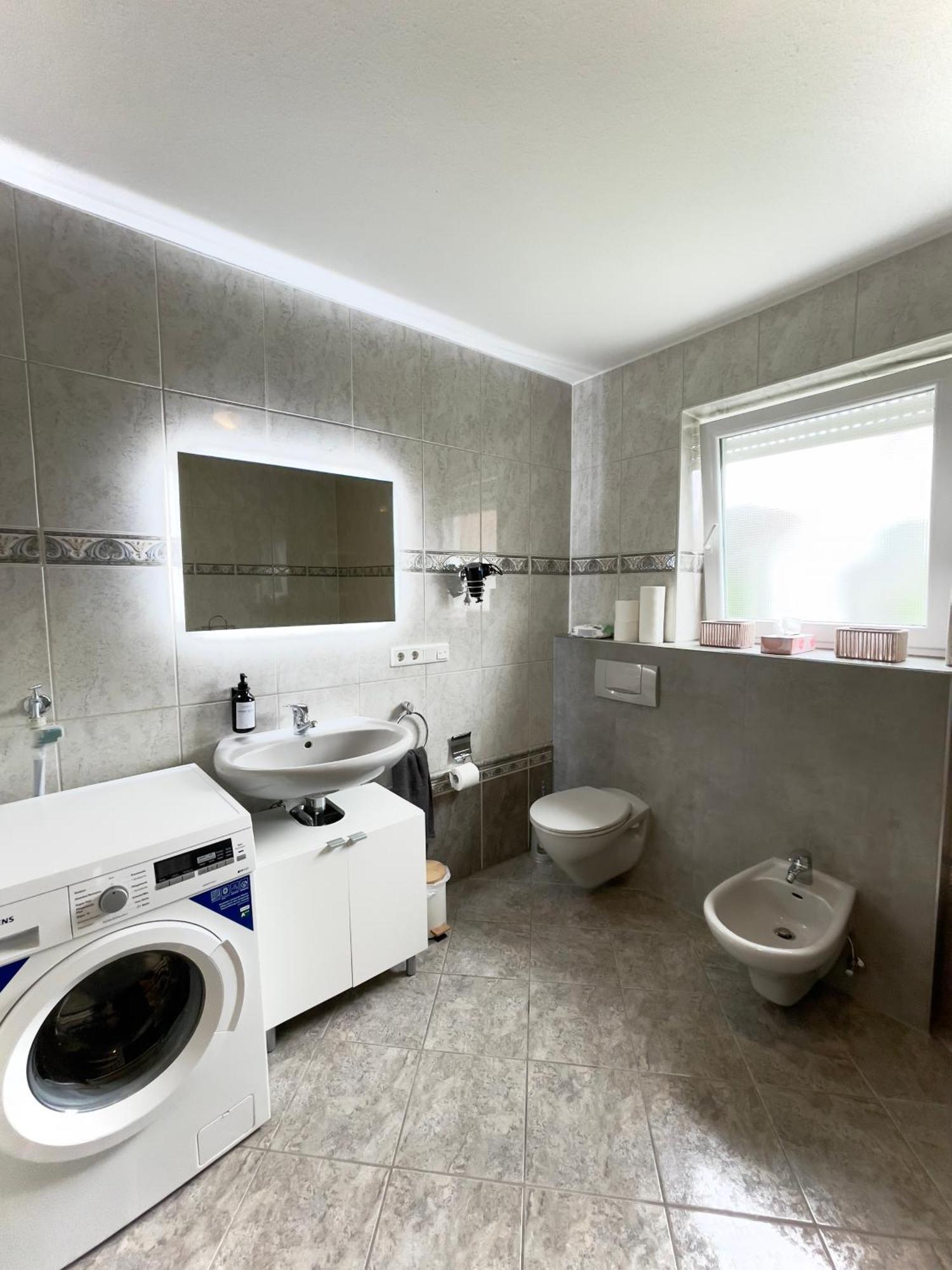 110Qm - 4 Zimmer - Privat Parkplatz - Zentral - Balkon - Mallibase Apartments Kassel Eksteriør bilde